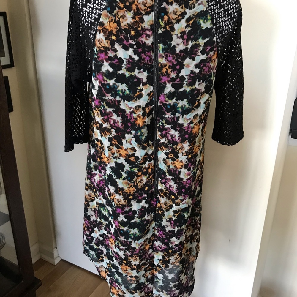 Ladies Dress - Picture 5 of 8